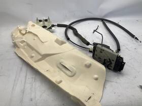 670107806 18-21 Maserati Levante Front Left Driver Door Lock Latch Actuator Q