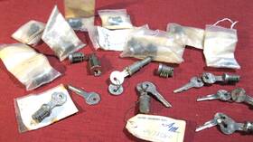 8122974 Amc Nos 1958-1969 Key And Lock Lot Blanks Tumblers Trunk Glove Box 22 Pcs