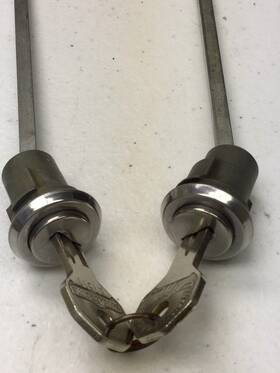 4478700 American Motors Amc Briggs Ans Stratton 1966 1969 2 Keyed Alike-lock Cyl With Keys / Universal Shafts