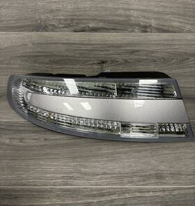 8d33-13405-ag Aston Martin 8d33-13405-ak 2004-2016 Db9 Oem Driver Left Tail Light Clear Lens