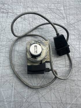 4a0-837-064-e Audi 1997 A4 Front Door Lock Cylinder Assembly Right Side Oem