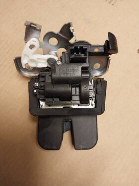 8k9827505 Audi 2009-2018 A3 A4 A6 A7 Q3 Q5 S3 S7 Rear Tailgate Trunk Lid Latch Lock Oem