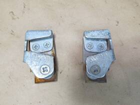 51211872833 Bmw 82-89 E24 E28 Set Of 2 Front Left And Right Door Latch Striker Oem