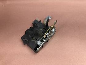 51218104782 Bmw E28 535i M5 525i 530i Front Right Door Latch Lock Actuator Sedan Oem #91300