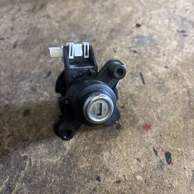 51248244053 Bmw 2005 330xi 330i 325i 325xi E46 Trunk Lid Lock Cylinder