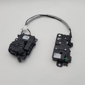 7357112 Bmw 2018 - 2024 X4m X4 F98 G02 Rear Trunk Latch Lock Actuator Motor Assembly Oem