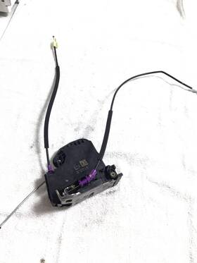 915-c3039075-18s Buick 2018 Regal Tourx Essence Left Front Exterior Lock Hardware ##