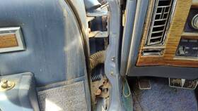 01713997 Cadillac 1980-1984 Deville Sedan Driver Left Upper Lower Door Hinge Pair Set Oem