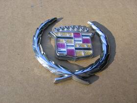 20248031 Cadillac 96 99 Fleetwood Brougham Sail Panel Chrome-crest Wreath Emblem-super
