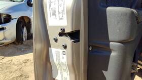 16631717 Chevrolet 1995-2005 Chevy Cavalier Driver Left Front Door Latch With Rods/cables Oem