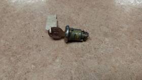 181.gm1f89 Chevrolet Lock Cylinder With Key Fits 89 Cavalier