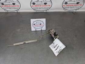 181.gm1z91 Chevrolet 1991 C4 Corvette Lh Drivers Side Door Latch With Rods - Oem