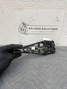 42527448 Chevrolet 2010-2022 Chevy Cruze Trax Buick Rear Left Door Handle Bracket Oem 8-111