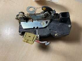 181.gm8c12 Chevrolet Truck 2007-2014 Chevy Tahoe Door Latch Lock Rear Driver Oem