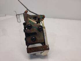 181.gm8m04 Chevrolet Truck 2004 Silverado 1500 Ext Cab Drivers Left Front Door Latch - Power