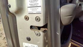 5067137ad Chrysler 2002-2010 Pt Cruiser Driver Left Front Door Latch With Rods/cables Oem