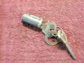 01a-7043505-a Ford 1940 Trunk Lock Cylinder And Keys Nos