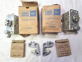 B6a-7021813-b Ford Nos 1956 1957 T-bird Thunderbird Mercury Rh And Lh Door Lock Strikers B6a-7021813-b Ford Nos 1956 1957 T-bird Thunderbird Mercury Rh And Lh Door Lock Strikers