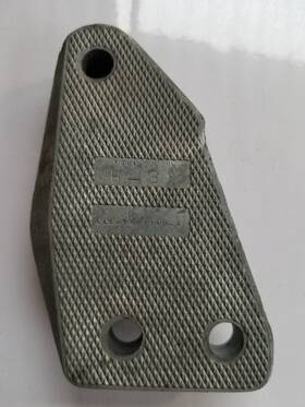 Bac-7022010-a Ford Bac7022010a Oem Engineering # Door Striker Plate 1957 - 58