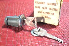 C1ab-6221985-b Ford Nos 1961 Galaxie And Fairlane Front Door Lock Key Fits Left Or Right