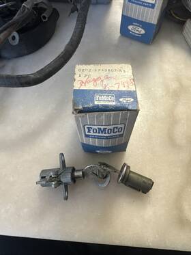 C2oz-6243507a1 Ford Nos 1962 1963 Fairlane Glove Box And Trunk Lock Keys