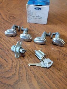 C3uz-8922050 Ford Nos Oem Door Lock Set 63 Econoline
