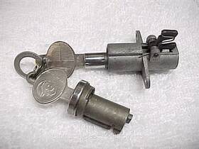 C5gy-7106081-a Ford Trunk And Glove Locks With Nos Logo Keys Mercury Comet 1965