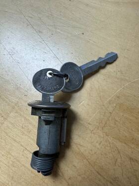 D0sz-6543603-a Ford 1965-1968 Trunk Lock With Keys