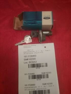 181.fd8460 Ford Truck F100 1960 Keys/latches/locks 772320