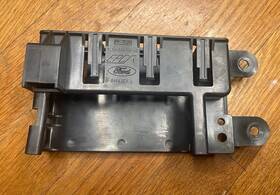 Yl34-14a206-ab Ford 97-03 F150 Passenger Kick Panel Wire Junction Bracket