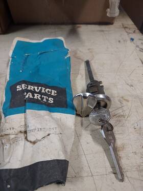 Bs-76 Fullwell 1950/56 Cadillac Trunk Lock Nos Buick Oldsmobile Pontiac Gm 51 52 53 54 55 With Key