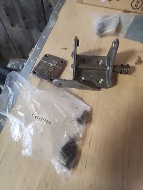 15981551 General Motors New Genuine Gmc Hinge Kit / Oem