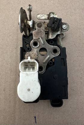 16636098 General Motors 97-04 Corvette C5 Door Latch Assembly Rh Passenger