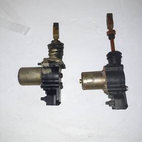 1719362 General Motors Type Door Lock Actuators 12 Volt 1980s Era