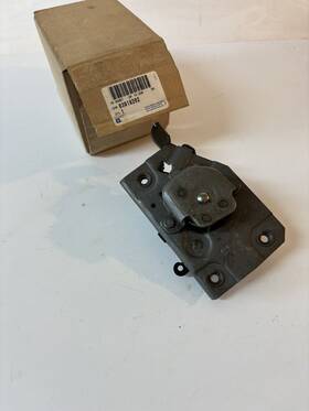3891694 General Motors Gm / Cowles Nos 1967 - 1972 Chevrolet Gmc Truck Panel Suburban Door Lock Latch Right Side