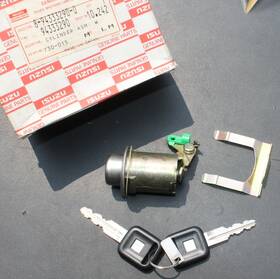 94333290 General Motors / Isuzu I-mark Chevrolet Spectrum Oem Gm Trunk Lock Kit Cylinder And Keys
