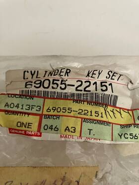 69055-22151 Genuine Toyota Part Cylinder And Key Set Trunk Lock 1985-1988 Cressida Nos