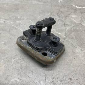 Gm 16640915 99-02 Chevy Silverado Sierra Ext Cab Rh Rear Half Door Latch Striker Oem