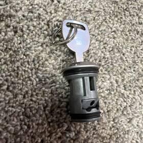 704599 Gmc Chevy Spare Tire Lock Key Cylinder Assembled 2 Gm Logo Keys