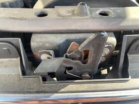 181.gm9f08 Gmc Truck 2002-2009 Envoy Hood Latch