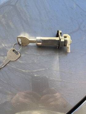 123225 Honda 1994-1997 Accord Trunk Lock Cylinder With 2 Keys Used Oem