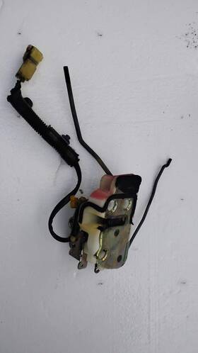 Honda 72110-sf1-a01 88-91 Prelude Right Door Latch Used Oem