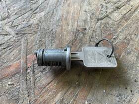 86625r91 International Harvester Nos Lock Cylinder With Key Oem