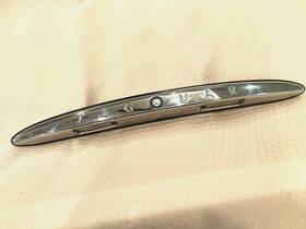 Lje5071 Jaguar Xk8 Trunk Chrome Plinth 1997-06