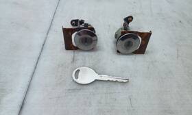181.am8504 Jeep Tj Wrangler 2 Matched Half Door Lock Cylinders W Key 2003-2006 149885