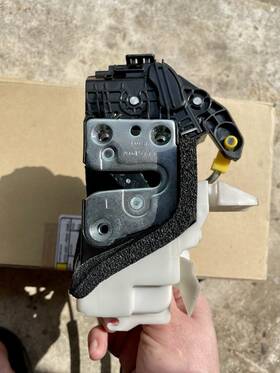 81310-a7031 Kia Genuine Oem Front Left Drivers Side Door Latch Assembly