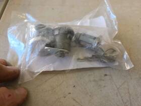 Lk-204b Long Island Corvette Supply 1965 Ignition And Door Lock Set With 2 Gm Keys