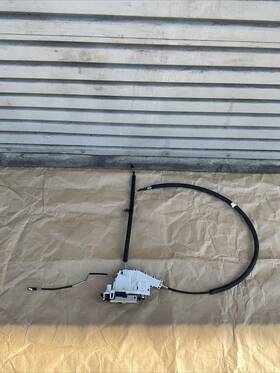 670003103 Maserati 14-24 Quattroporte Front Right Door Latch Lock Oem