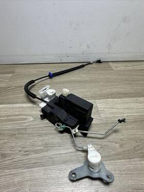 67576000 Maserati 03-13 Quattroporte M139 Front Left Side Door Lock Latch Actuator Oem