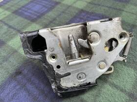 1237330103 Mercedes-benz W126 Drivers Rear Door Latch Assembly